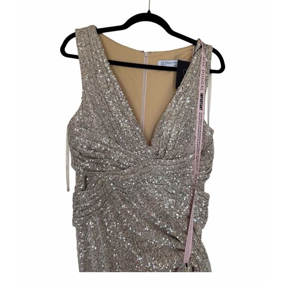Mac Duggal 26598 Evening Gown V-Neck Faux Wrap Nude Silver Sequin Size 10 NWT - Picture 7 of 16